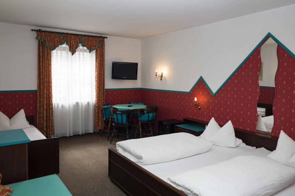 Hotel-Gasthof Zur Post Velburg Kültér fotó
